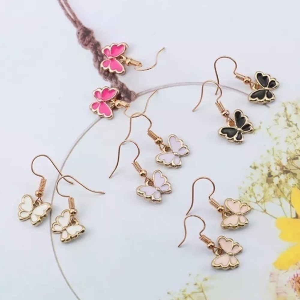 3/$30 💛 Butterfly Earrings